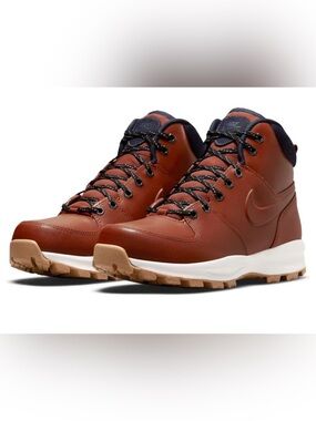 Nike Manoa Leather SE
Boots, size 5.5 (women’s 7)